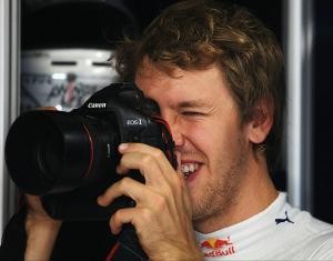 Para Pebalap F1 Jualan Foto untuk Amal