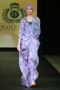 Iwan Tirta Plaza Indonesia Fashion Week Special Ramadhan 2012. Function Hall lantai 2. [Foto: Mohammad Abduh/Wolipop]