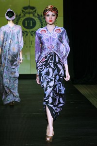 Iwan Tirta Plaza Indonesia Fashion Week Special Ramadhan 2012. Function Hall lantai 2. [Foto: Mohammad Abduh/Wolipop]