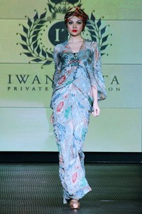 Iwan Tirta Plaza Indonesia Fashion Week Special Ramadhan 2012. Function Hall lantai 2. [Foto: Mohammad Abduh/Wolipop]