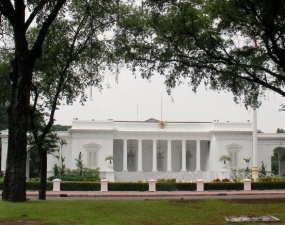 Panas Terik di Istana, Satu Peserta Upacara Pingsan