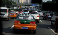 Kemacetan sering terjadi di ruas jalan menuju Bandara Beijing, walau pemerintah China membuat infrastruktur jalan sangat baik namun kemacetan tetap menjadi momok di kota itu.