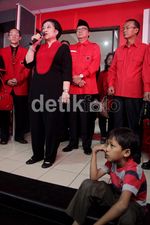 Mega Pilih Upacara 17an dengan 500 Anak Yatim