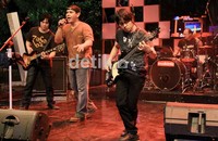 Bertepatan dengan hari kemerdekaan Republik Indonesia, Musikimia pun resmi dilahirkan. Formasinya, Fadly (vokal), Yoyo (drum), dan Rindra (bass). Herianto Batubara/detikHOT.
