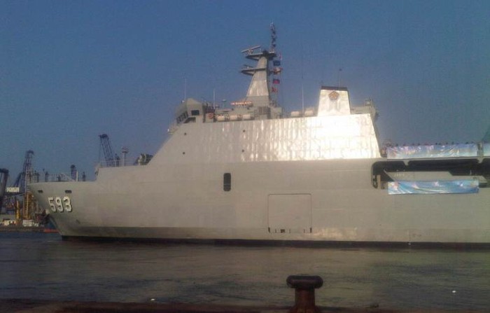 Menhub Lepas Pemudik ke Semarang via KRI Banda Aceh