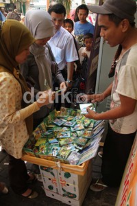 Saat lebaran tiba, biasanya amplop ini digunakan sebagai tempat memberikan angpao lebaran kepada orang terdekat.