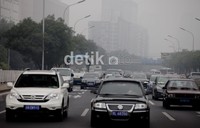 Perlu ekstra hati-hati untuk berkendara disaat cuaca buruk seperti ini.