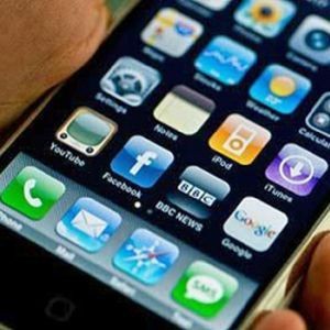 Hacker Klaim Mampu Ambil Alih SMS Pengguna iPhone