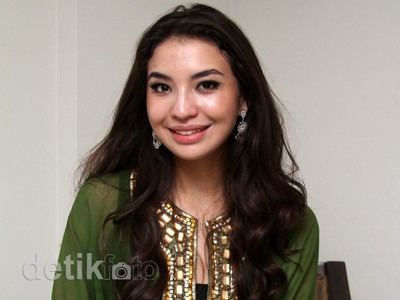 Baju Kaftan ala Manohara