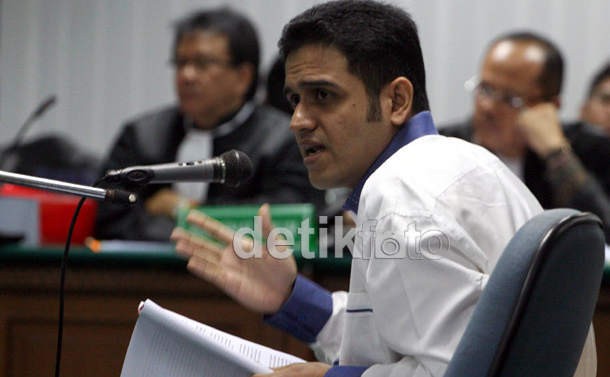 Nazar Ikut Salat Id Tanpa Baju Tahanan KPK