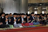 Selain presiden dan wakilnya, sejumlah menteri dari Kabinet Indonesia Bersatu II juga melakukan salat Id di Masjid Istiqlal. (Setpres).