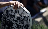 Zairah makam mendoakan arwah para sanak famili yang telah meninggal dunia.
