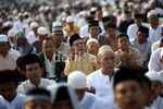 Ribuan Umat Islam Salat Id di Jalan Raya