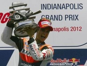 Pedrosa Menang dan Dekati Lorenzo