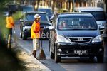 Pengemis Berkedok Penyapu Jalan Marak di Jakarta
