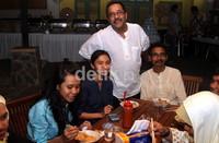 Suasana santai berkumpul dengan keluarga. (Gusmun/detikHot).