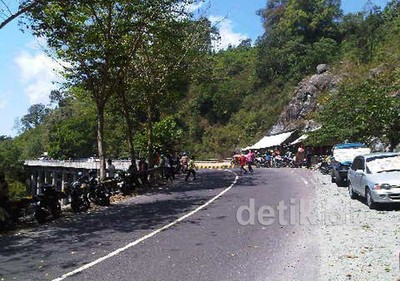 Melepas Lelah di Jembatan Perak Lumajang