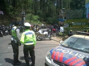 Hingga Sore Ini Kawasan Tangkubanparahu Masih Ditutup Warga