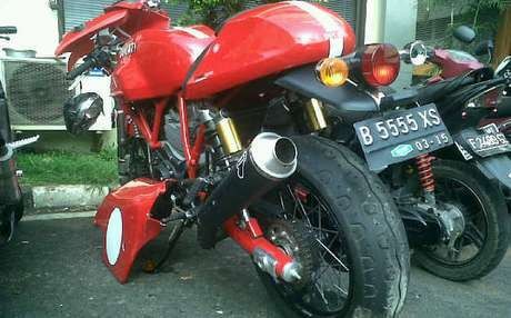 Saksi: Pengendara Ducati Tertimpa Motornya Lalu Pingsan