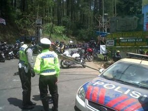 Masih Diblokir Warga, Tangkubanparahu Belum Bisa Dikunjungi