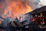 Api Lalap Pemukiman Padat di Pondok Bambu