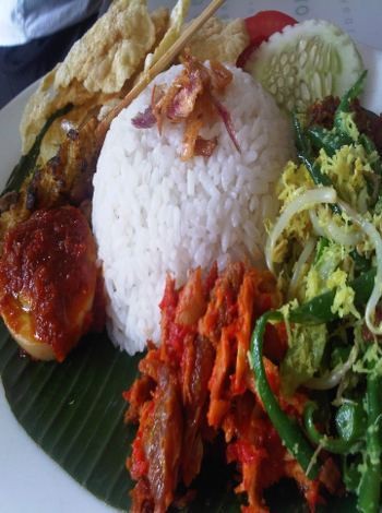Hmm... Nikmat Sedap Nasi Bali dan Nasi Ulam!