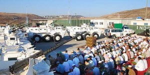 Prajurit Satgas POM TNI Salat Idul Fitri di Lebanon