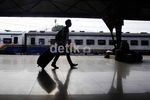 Arus Balik Mulai Terlihat di Stasiun Senen