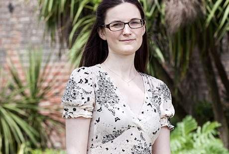 Mata Kiri Buta Akibat Berenang Pakai Lensa Kontak