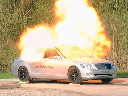 5 Mobil Antipeluru Mewah Teraman di Dunia