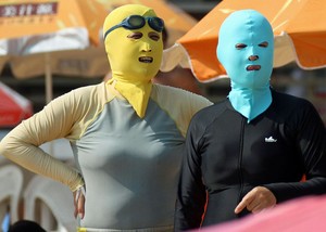 Lucu! Pantai Qingdao di China Dipenuhi Wanita Bertopeng