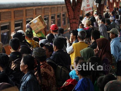 Arus Mudik di Stasiun Senen Masih Ramai