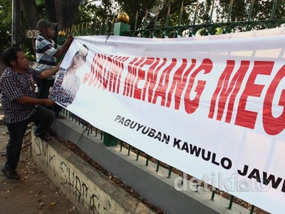 Spanduk Jokowi Menang Mega Presiden Dicopot