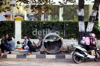 Pemudik motor beristirahat di pinggir Jalan KH Noer Ali, Kalimalang, Bekasi.