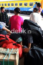 Arus Mudik di Stasiun Senen Masih Ramai