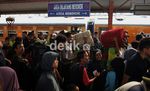 Arus Mudik di Stasiun Senen Masih Ramai