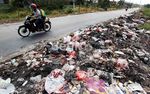 Sampah Menumpuk di Cikarang