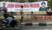 Dia juga menyebut ada ratusan spanduk serupa yang tersebar di Pademangan, Ancol dan Pasar Minggu.