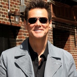 Jim Carrey Dilirik Bintangi Film Superhero