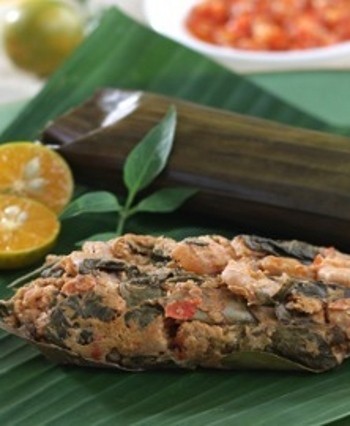 Inilah 12 Bentuk Bungkus Daun Pisang Asli Indonesia (1) Inilah 12 Bentuk Bungkus Daun Pisang Asli Indonesia (1)