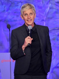 Bintang dan eksekutif produser dari The Ellen DeGeneres Show, Ellen DeGeneres duduk empuk di posisi 47. Acara talk show-nya itupun sudah mencapai season ke-10 dan penonton pun selalu bertambah per-episodenya. Kevin Winter/Getty Images.