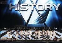 EXO tampil lengkap bersama. (KakaoTalk SMTOWN)