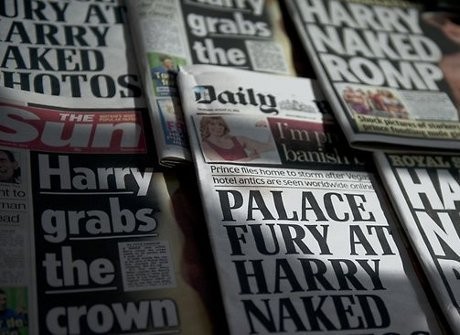 Media Inggris The Sun Nekat Publikasikan Foto Bugil Pangeran Harry