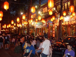 Kesetanan Makanan di Jalan Hantu, China