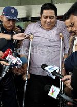 Naik Kursi Roda, Dendy Penuhi Panggilan KPK