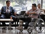 Naik Kursi Roda, Dendy Penuhi Panggilan KPK