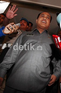 Usai diperiksa selama 7 jam, Djoko enggan berkomentar.
