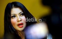 Ia mengaku kalau karirnya itu bisa melejit seperti sekarang ini juga berkat rekan-rekan di Cek dan Ricek baik tabloid ataupun tayangan.