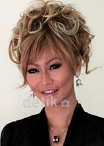 Rambut Pirang Inul Daratista