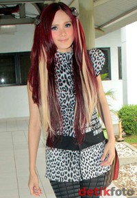 Mulan Jameela dengan model rambut ala Harajukunya. (dok. detikHOT)